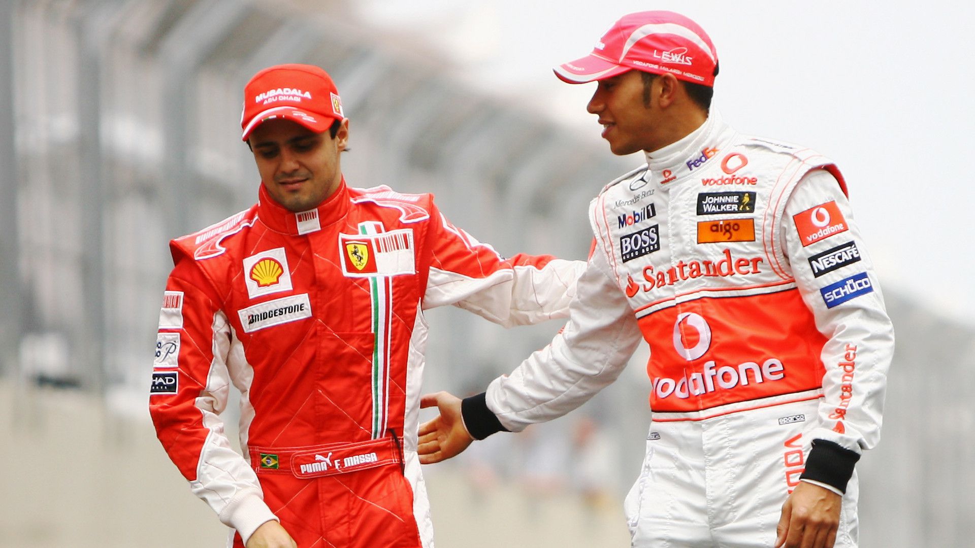 Felipe Massa (balra) abban bízik, hogy Lewis Hamilton is megerősíti az igazát, és kárpótolják őt az elveszített bajnoki címért / Fotó: Gettyimages