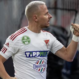 Dzsudzsák Balázs vadonatúj autójában pózol – képpel