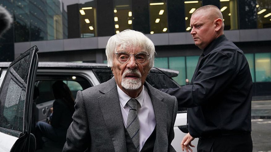 Tizenhét hónap, két évre felfüggesztett börtönre ítélte csütörtökön a bíróság Londonban Bernie Ecclestone-t