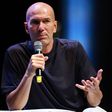 Zinédine Zidane bejelentette visszatérését