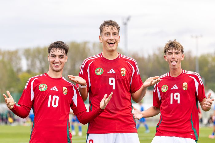 Kovács Bendegúz (középen) a harmadik U19-es válogatott meccsén másodszor volt eredményes. Fotó: MLSZ
