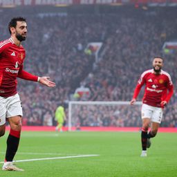 A Manchester United sztárja nem mindennapi tettet hajtott végre a repülőn
