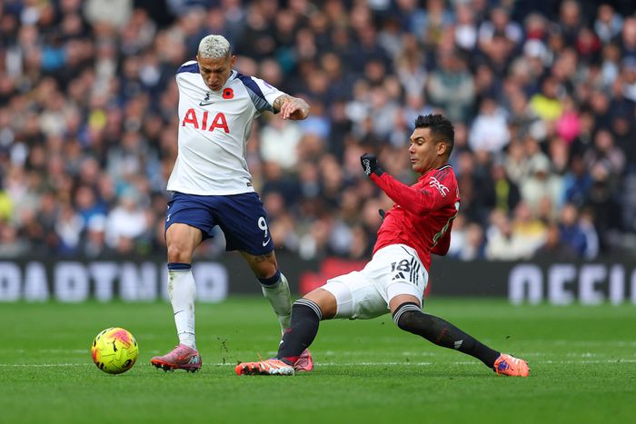 Casemiro ugyan kevés játékpercet kap, azonban a 2025–2026-os idényben úgy tűnik ismét magára talált