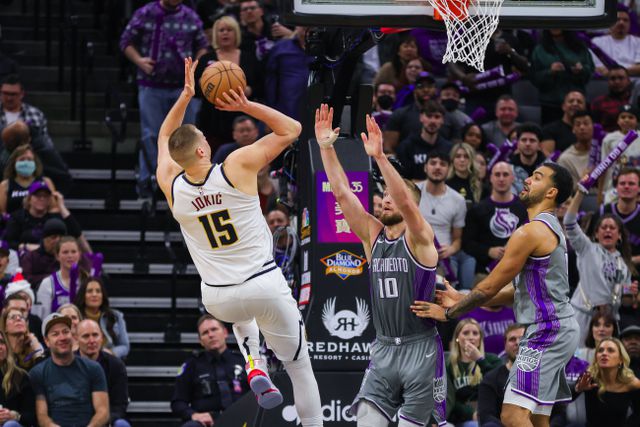 Nikola Jokics vezetésével győzte le a Denver Nuggets a Sacramento Kingset