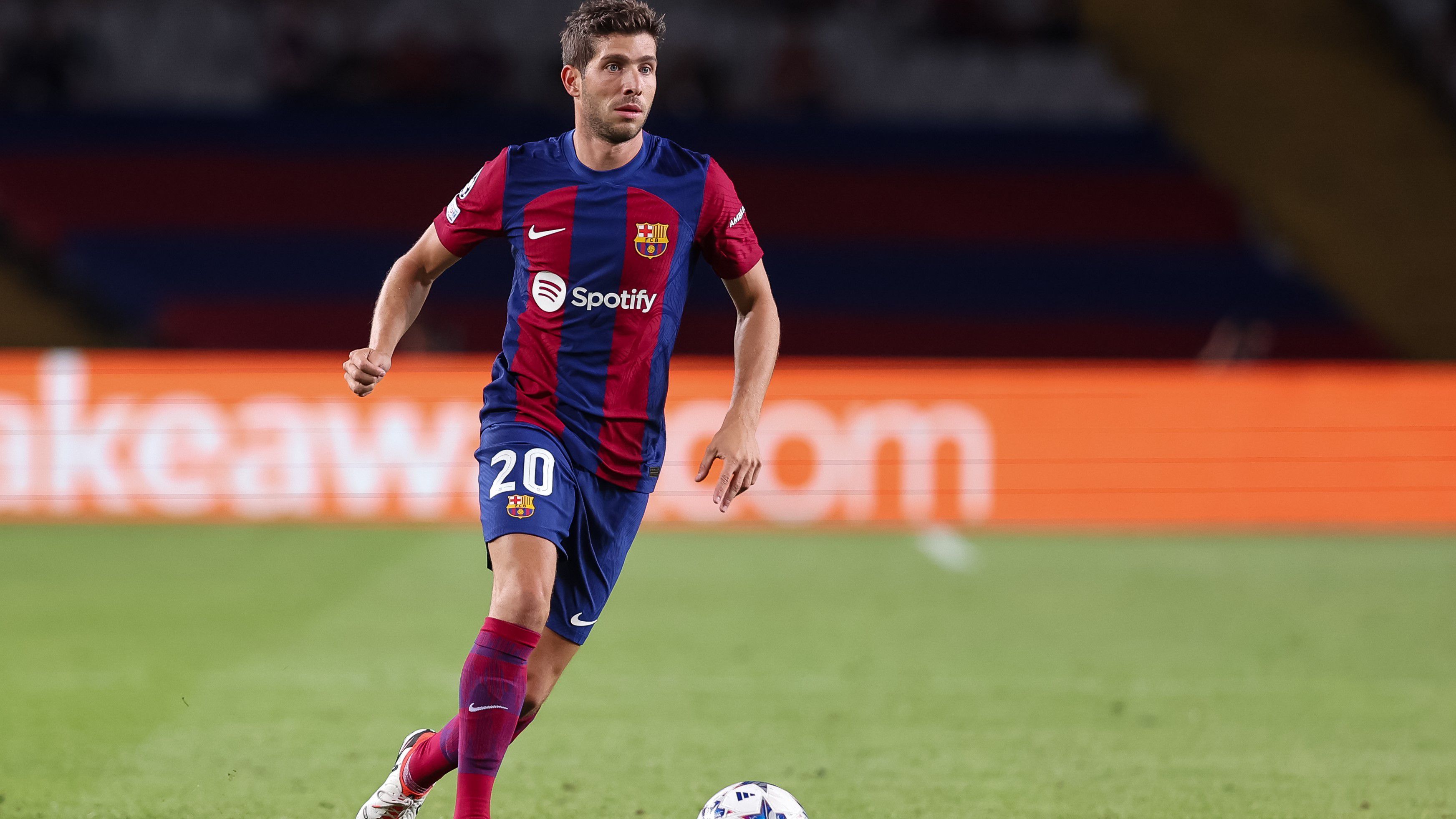 Reagált a távozásáról szóló pletykákra a Barcelona csapatkapitánya