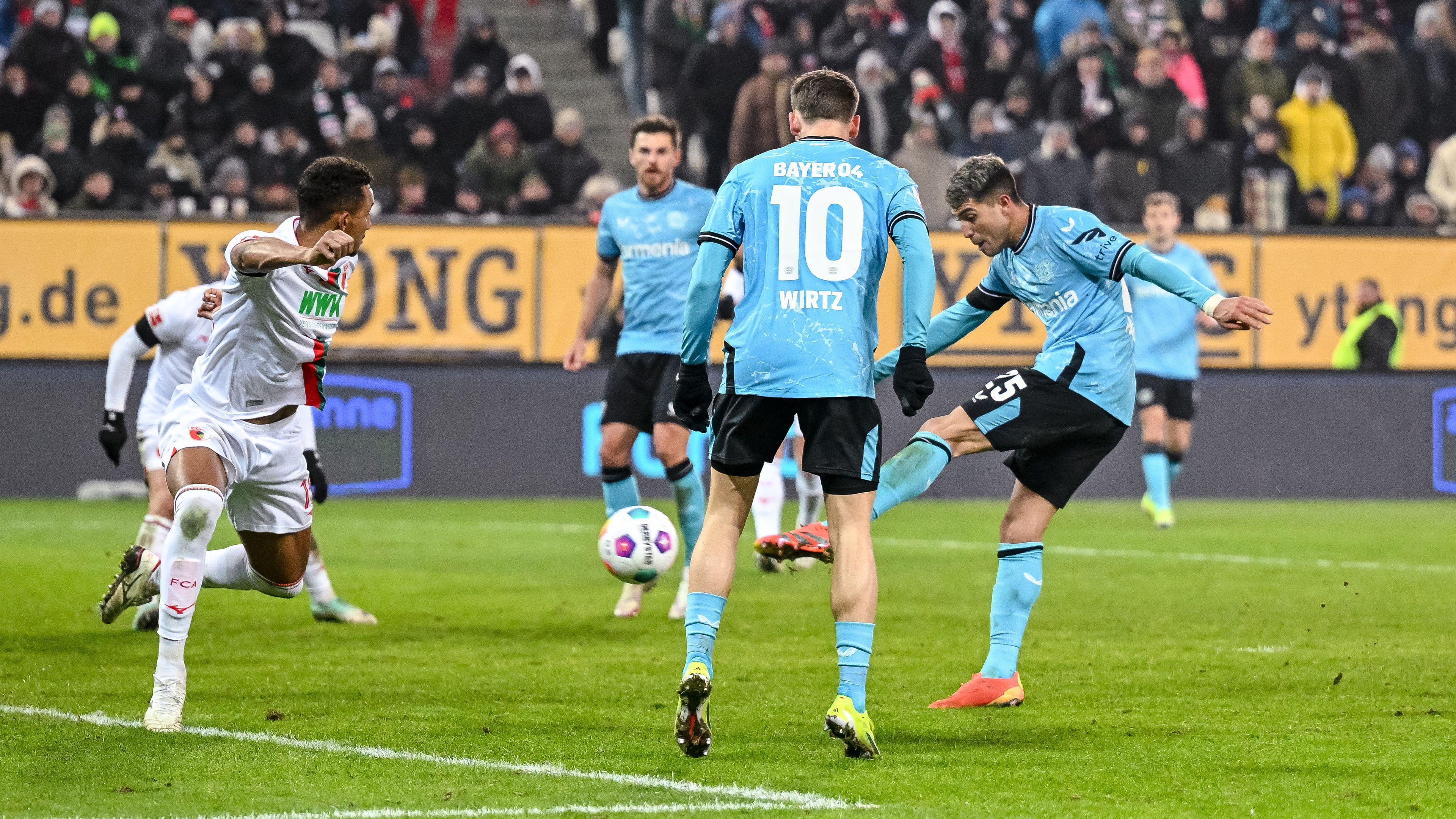 A 25. kapura lövésből jött össze a gól – Exequiel Palacios találatával a Leverkusen Augsburgban is nyert