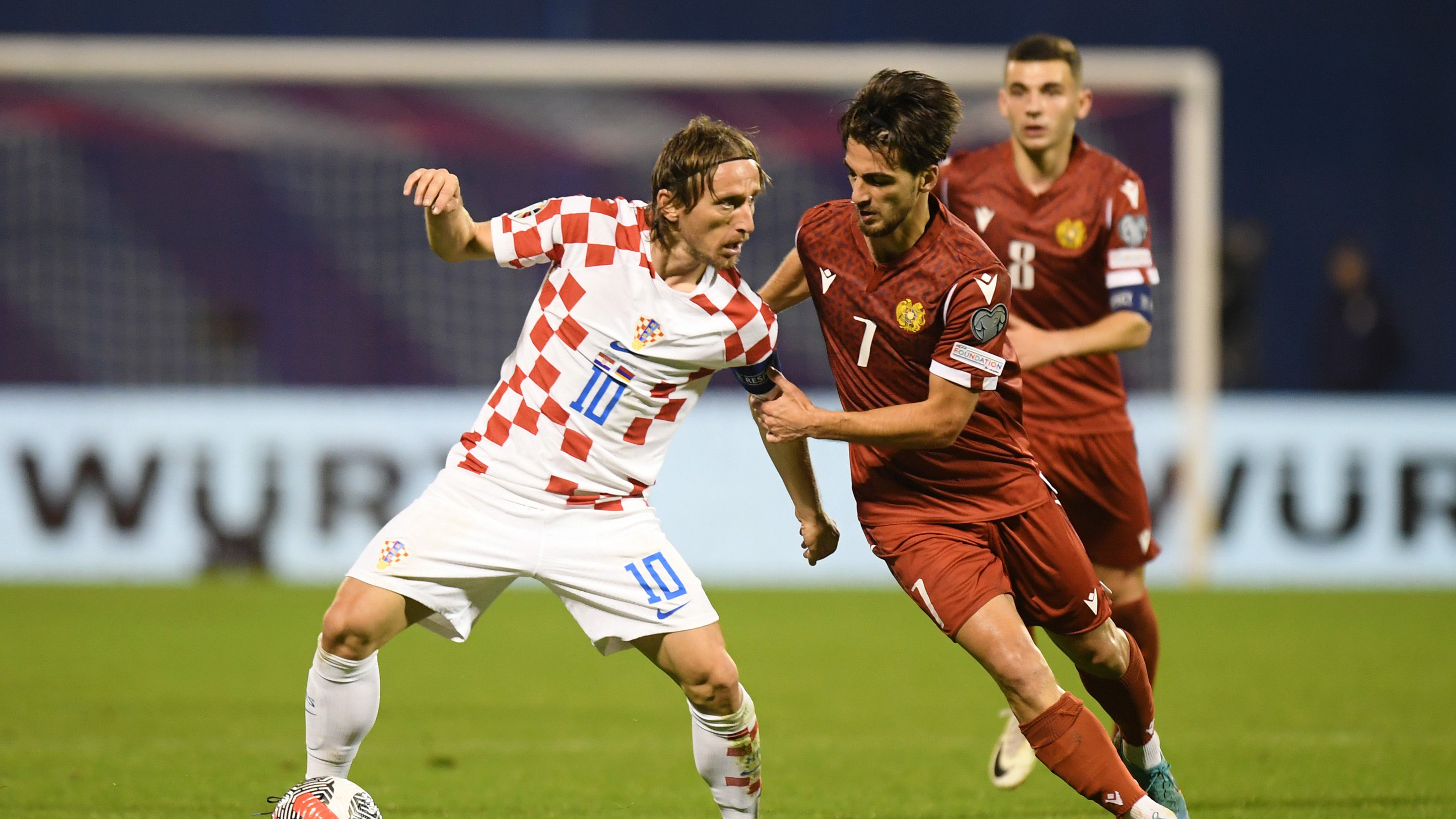 Edgar Szevikjan (7) Modric ellen is játszott már