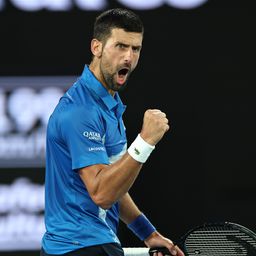 Djokovics szetthátrányból továbbjutott, a 2023-as döntős kiesett az Australian Openen
