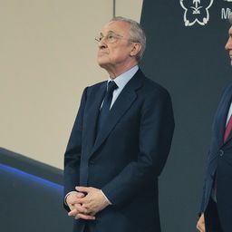Nem is annyira fáj a vereség? Ezt mondta Florentino Pérez a Barca elleni zakó után Luka Modricnak – videó