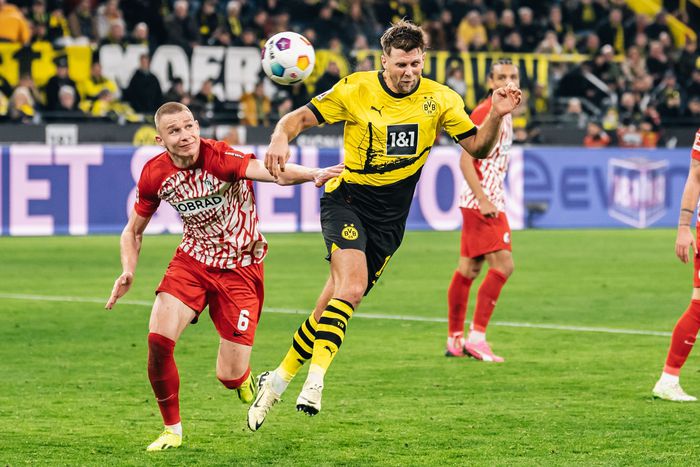 Niclas Füllkrug Szalai Attilát megelőzve fejelte a Dortmund harmadik gólját