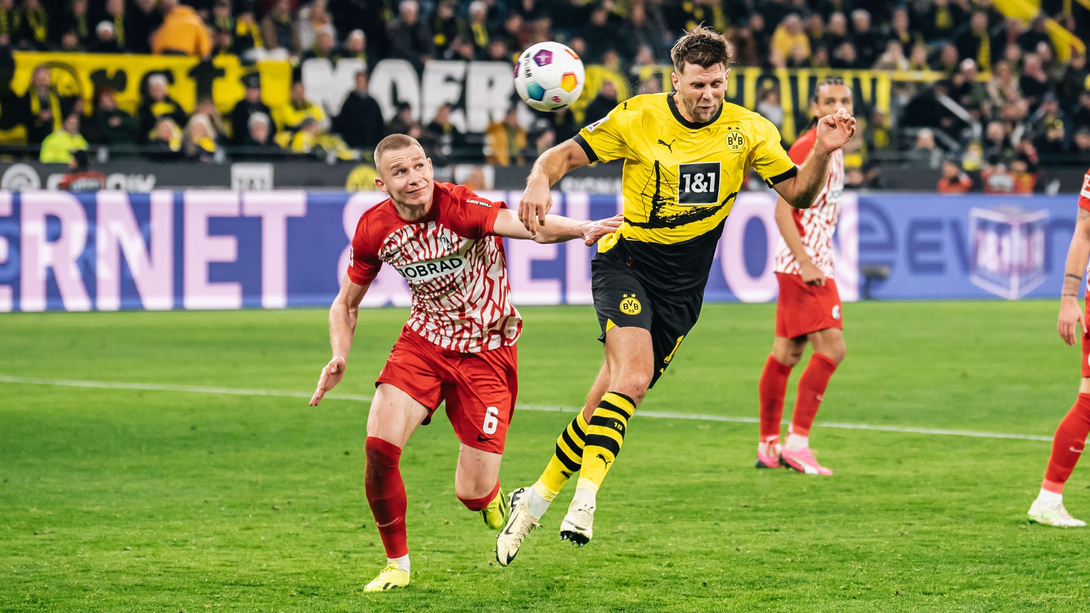 Niclas Füllkrug Szalai Attilát megelőzve fejelte a Dortmund harmadik gólját