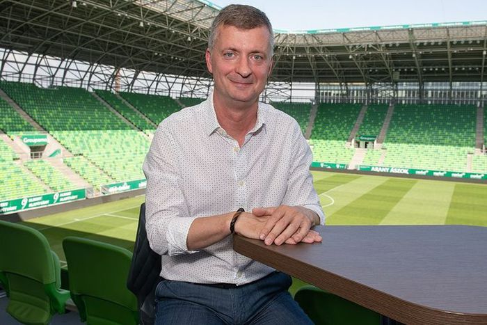 Kubatov Gábor üzent Liu Shaoangnak (Fotó: fradi.hu)