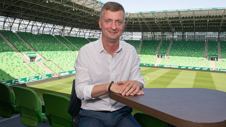 Kubatov Gábor üzent Liu Shaoangnak (Fotó: fradi.hu)