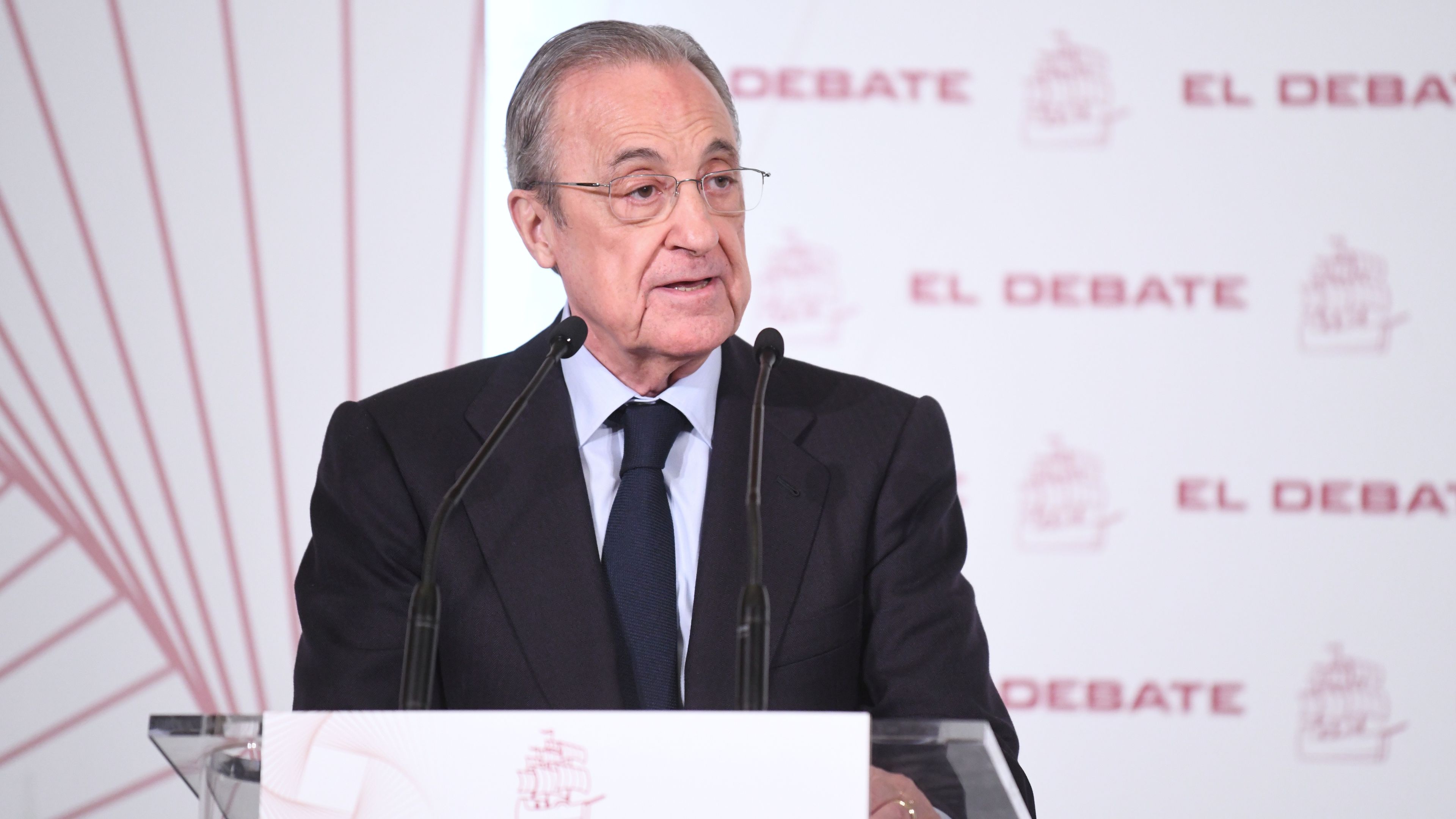 „A Real Madrid elnöke bezárt egy szobába” – a korábbi játékvezető kitálalt