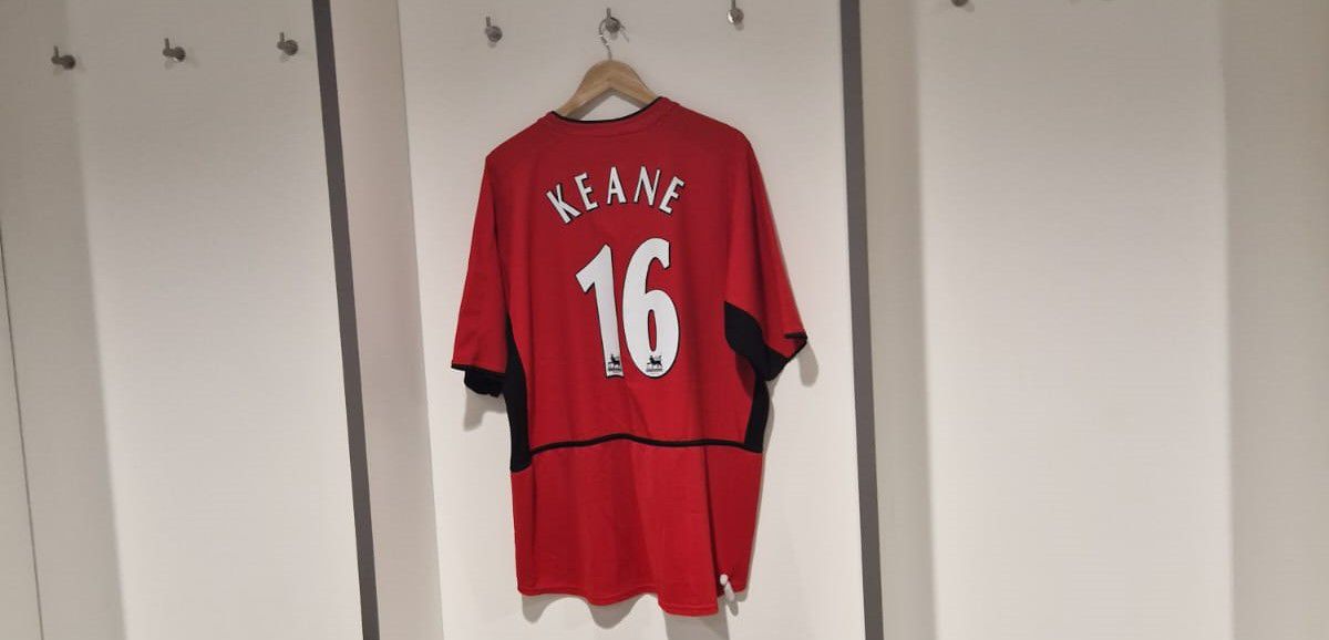 A tisztelet jegyében: a Manchester United-ikon, Roy Keane meze is a vendégöltözőt díszíti