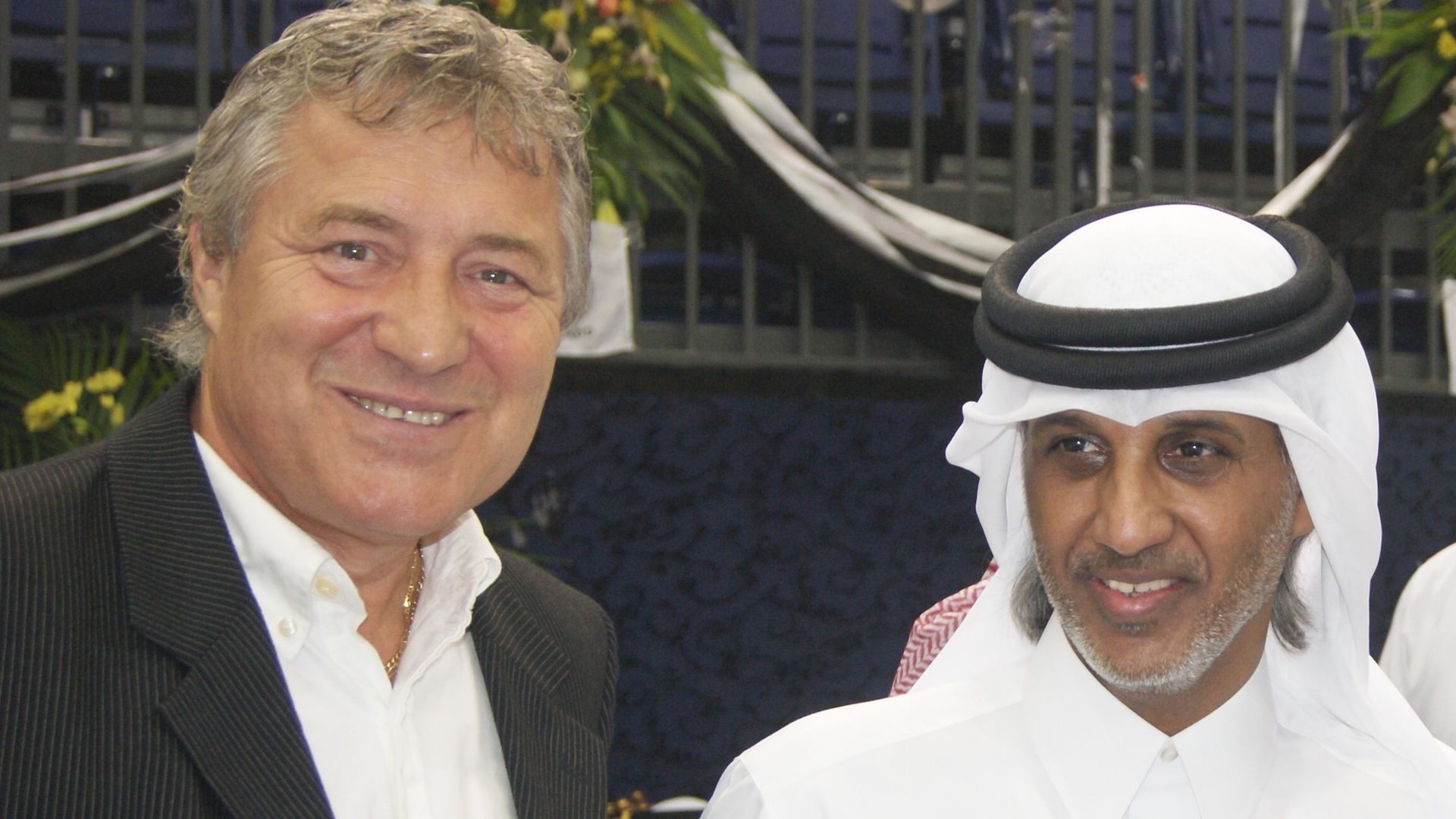 Jasszim bin Hamad al-Thani sejkkel Katarban dolgozhatott együtt