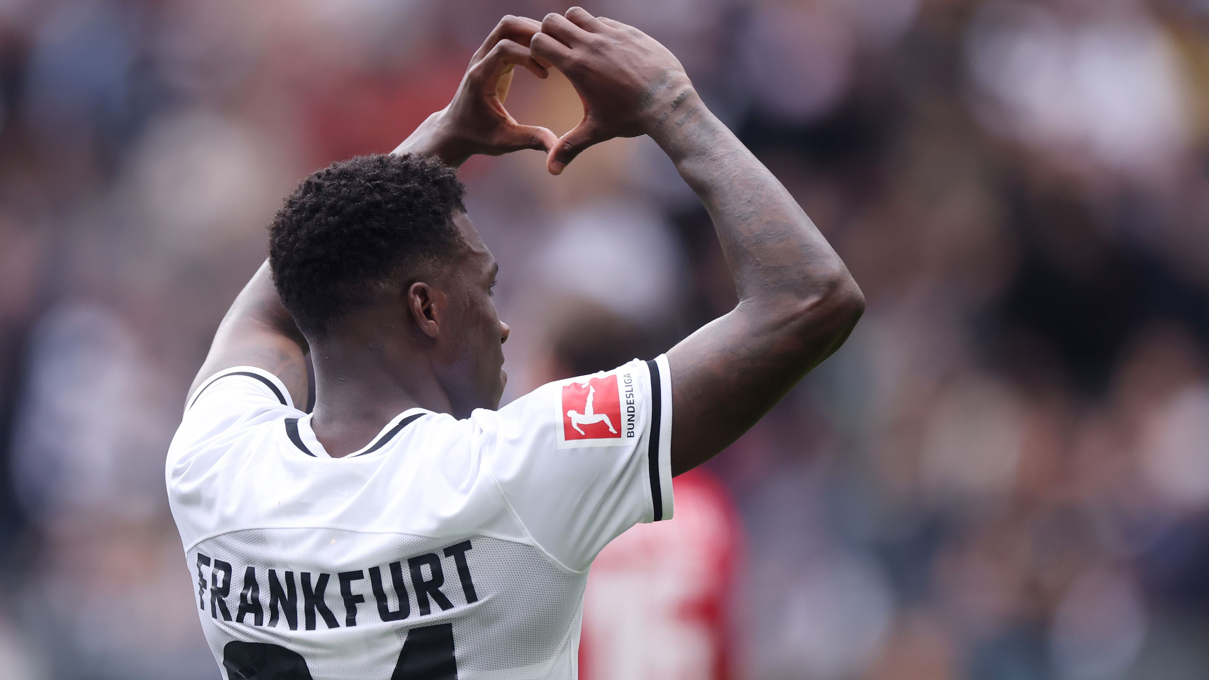 A Frankfurt csatára,  Aurelio Buta alighanem a forduló gólját szerezte a Mainz elleni 3–0-ra megnyert bajnokin.