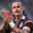 Videó: sörivás az átizzadt cipőből – így ünnepelték a Bundesligába jutást a St. Pauli ausztráljai
