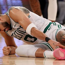 A kiesés szélén a címvédő Boston, Tatum kidőlt