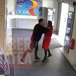 Felkavaró videó: a közszolgálati tévé sportriportere fojtogatta a kolléganőjét
