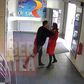 Felkavaró videó: a közszolgálati tévé sportriportere fojtogatta a kolléganőjét