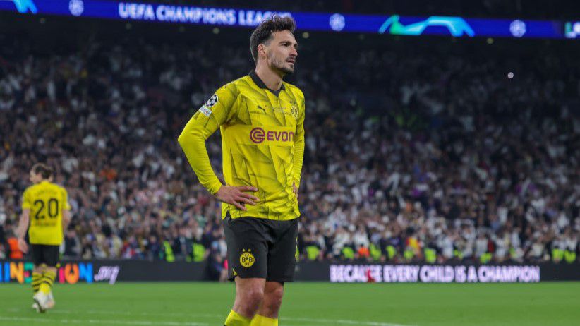 Távozott az edző, a klublegenda védő sem marad Dortmundban