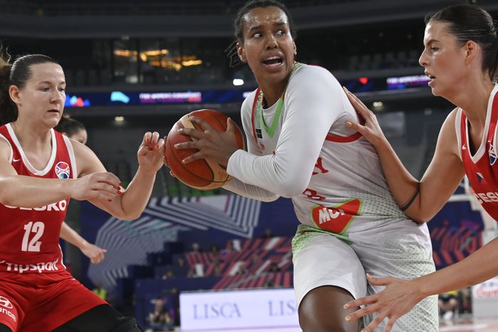 Goree Cyesha (fehérben) a csehek elleni Eb-mérkőzésen