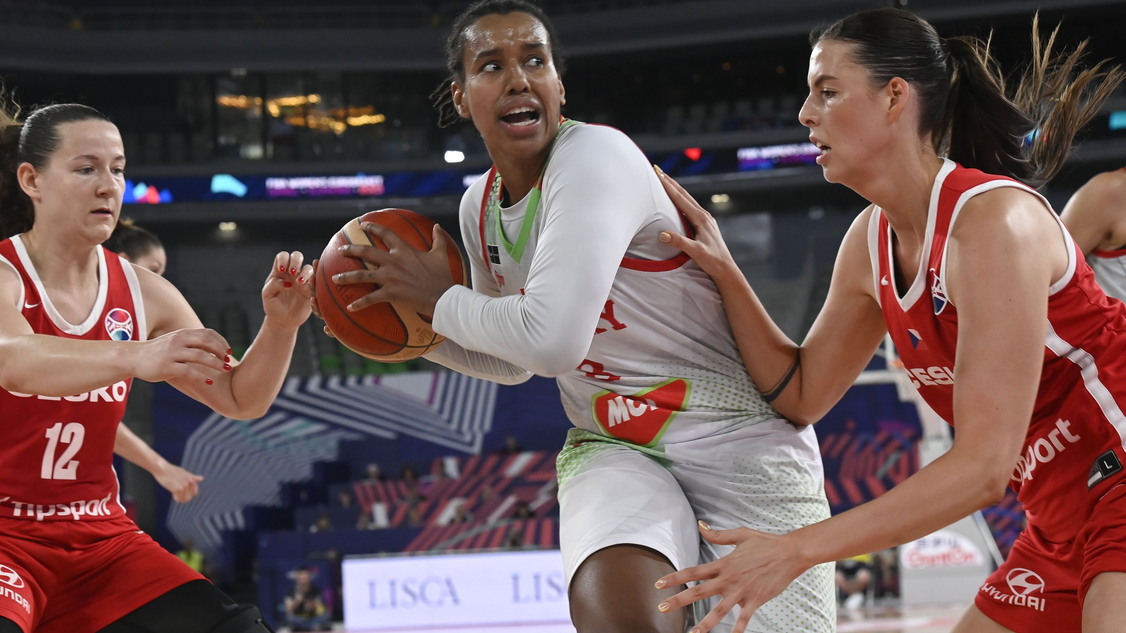 A magyar válogatott játékos a női NBA-ben folytatja