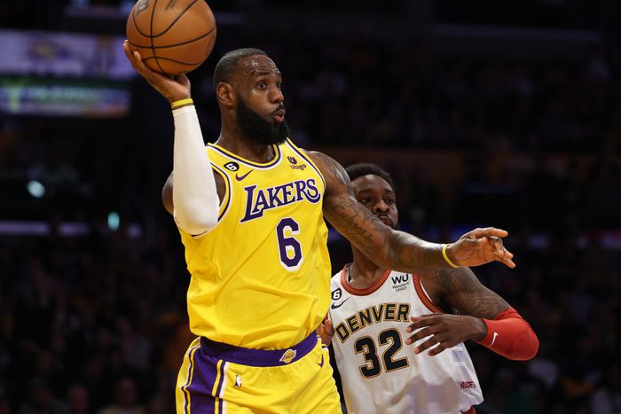 LeBron James folytatja pályafutását