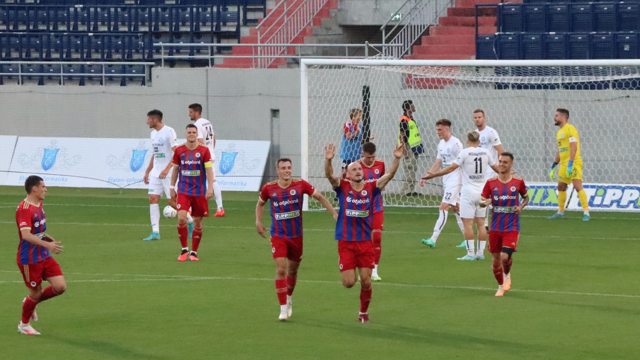 Litauszki Róbert ünneplése első gólját követően. (Fotó: Kolozsvári Barnabás)