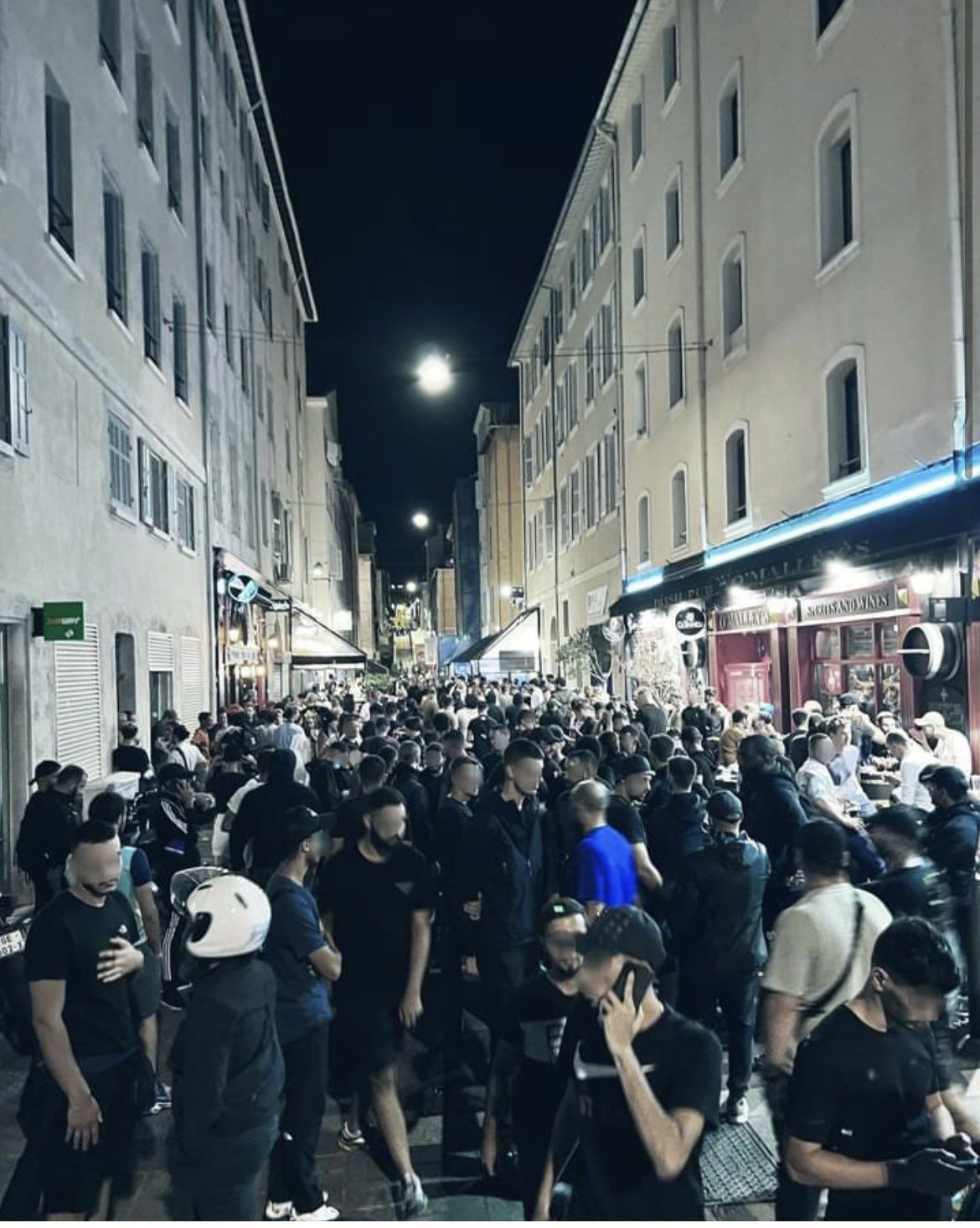 Videó: hiába a rendőri készültség, balhéztak a Marseille és a Frankfurt drukkerei