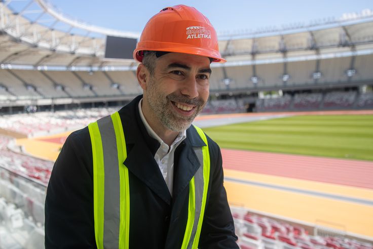 Francia hegyi faluban lakik, biciklivel jár monte-carlói munkahelyére Gyulai Márton