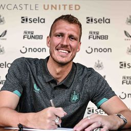 Új szerződést írt alá a Newcastle United kulcsembere – hivatalos