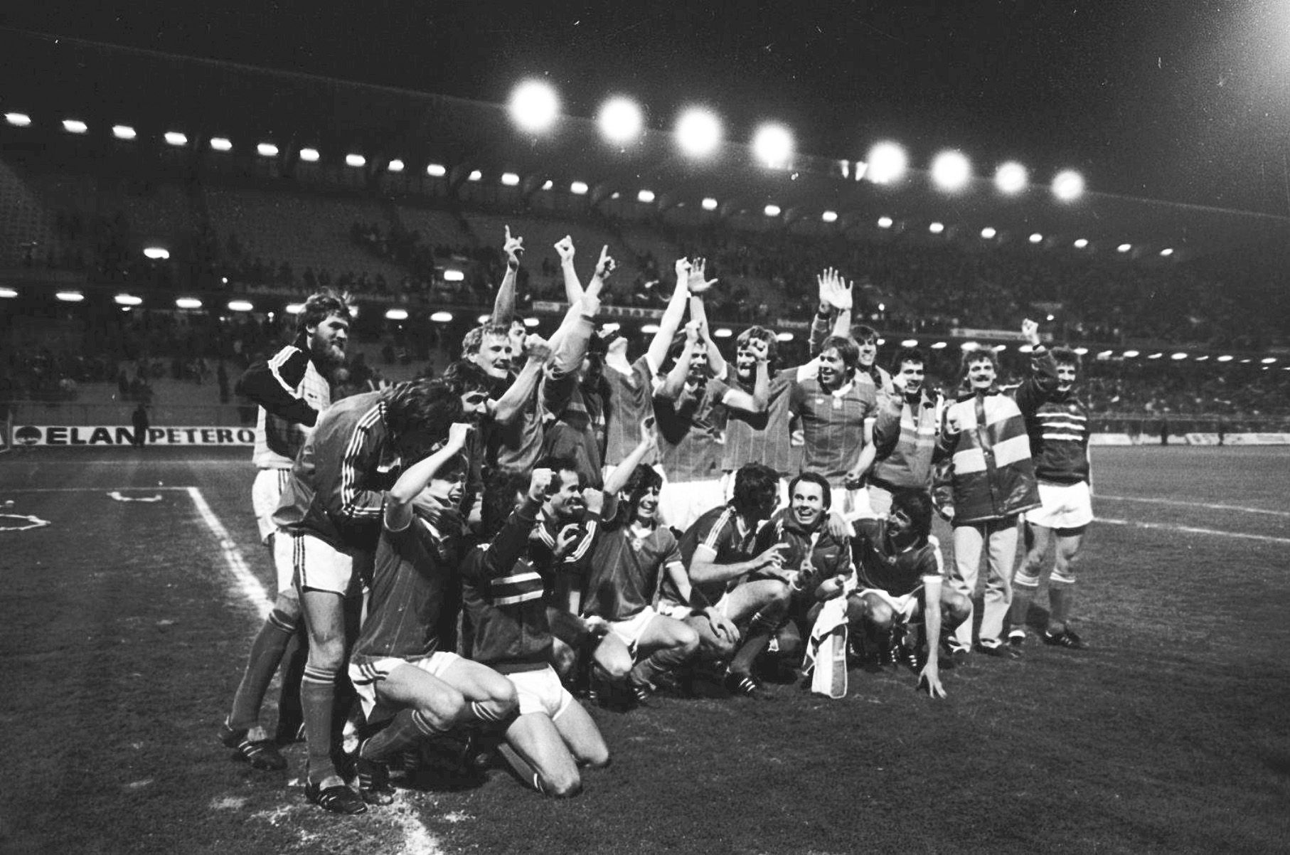 Focisulit tartott a válogatott Bécsben, a csapat kijutott az 1986-os vb-re / Fotó: Arcanum - Népszava