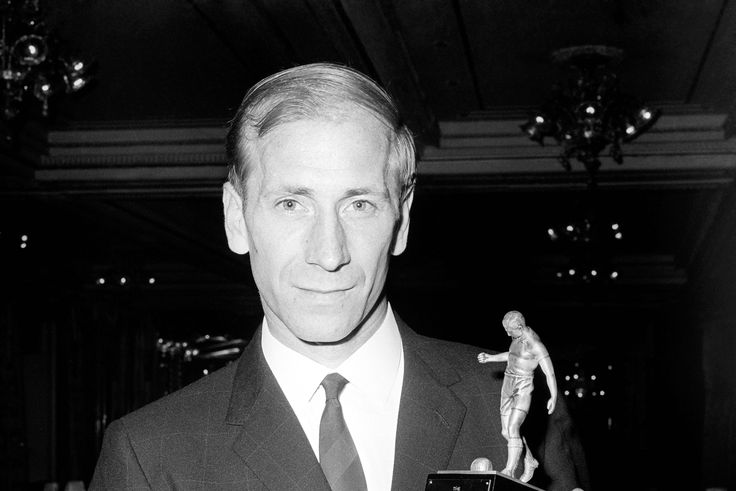 Előkerült Sir Bobby Charlton legendás „világválogatottja” – magyar játékos is szerepelt benne