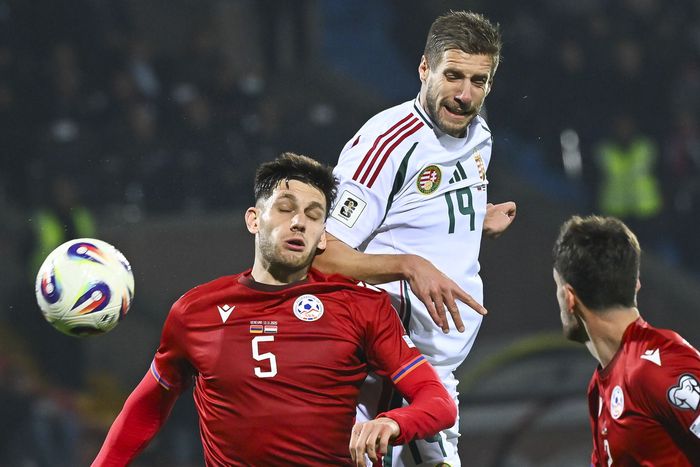 Hogy máshogy? Fejjel! (Fotó: Czeglédi Zsolt - MTI)