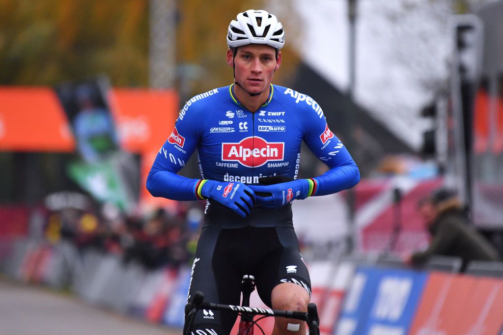 Mathieu van der Poel a UCI Cyclo-cross világkupa-versenyen idén Antwerpenben (Fotó: Luc Claessen/Getty Images)