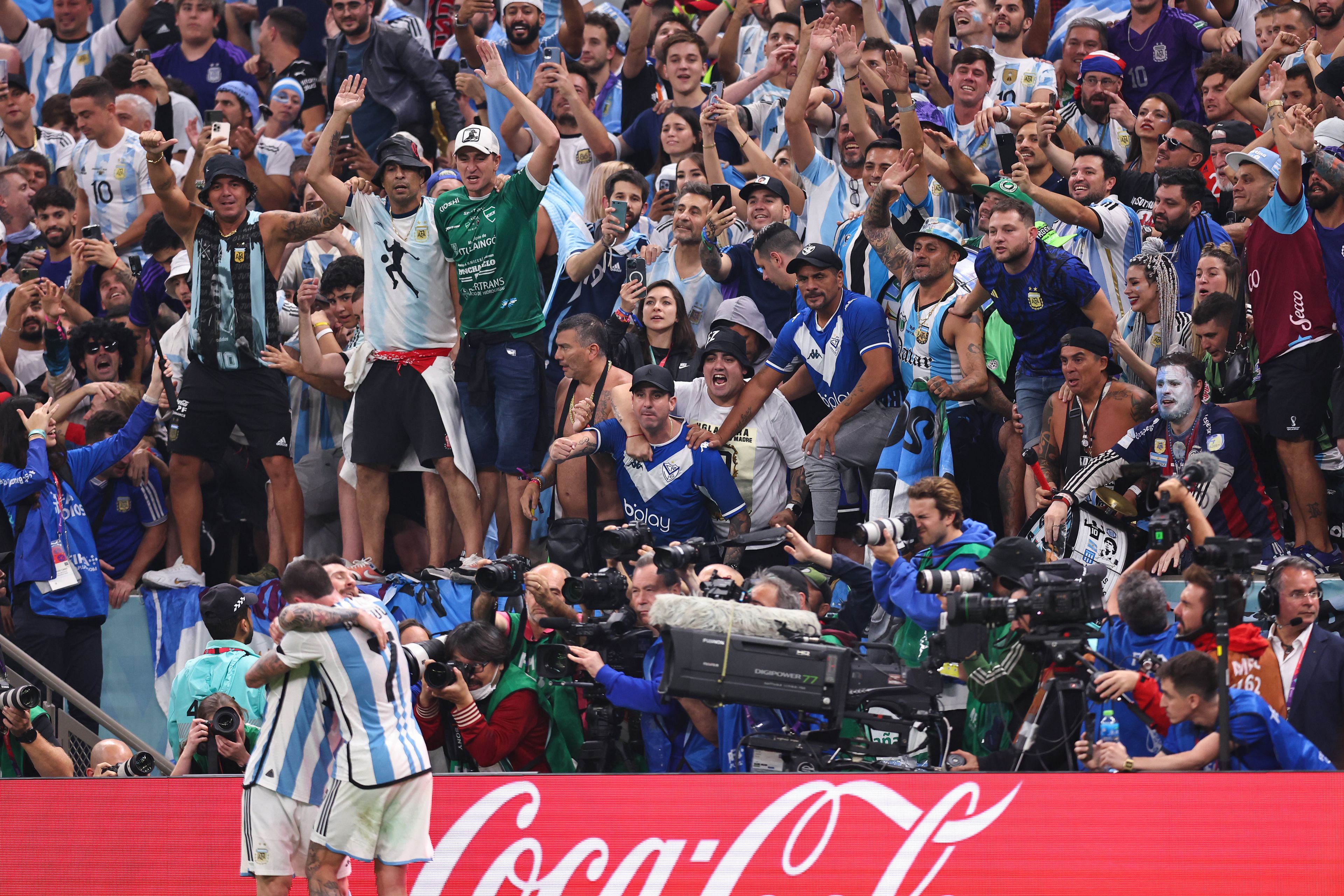 Így ünnepeltek az argentin játékosok a lefújás után – videóval