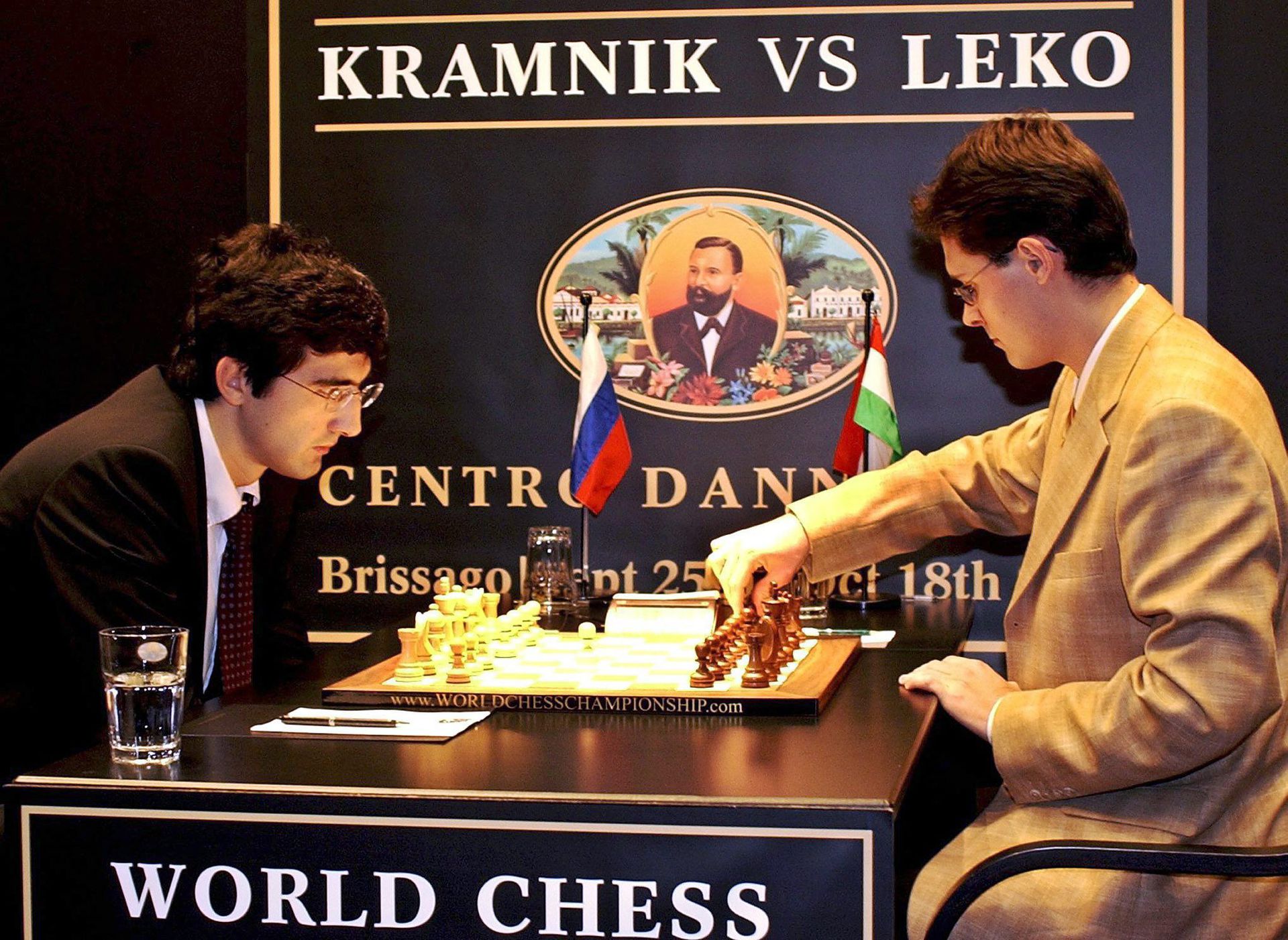 A 2004-es vb-döntőn Kramnyik ellen az első lépést húzza sötéttel Lékó. Ha legalább döntetlen lett volna a parti, ő a világbajnok... (Fotó: MTI)