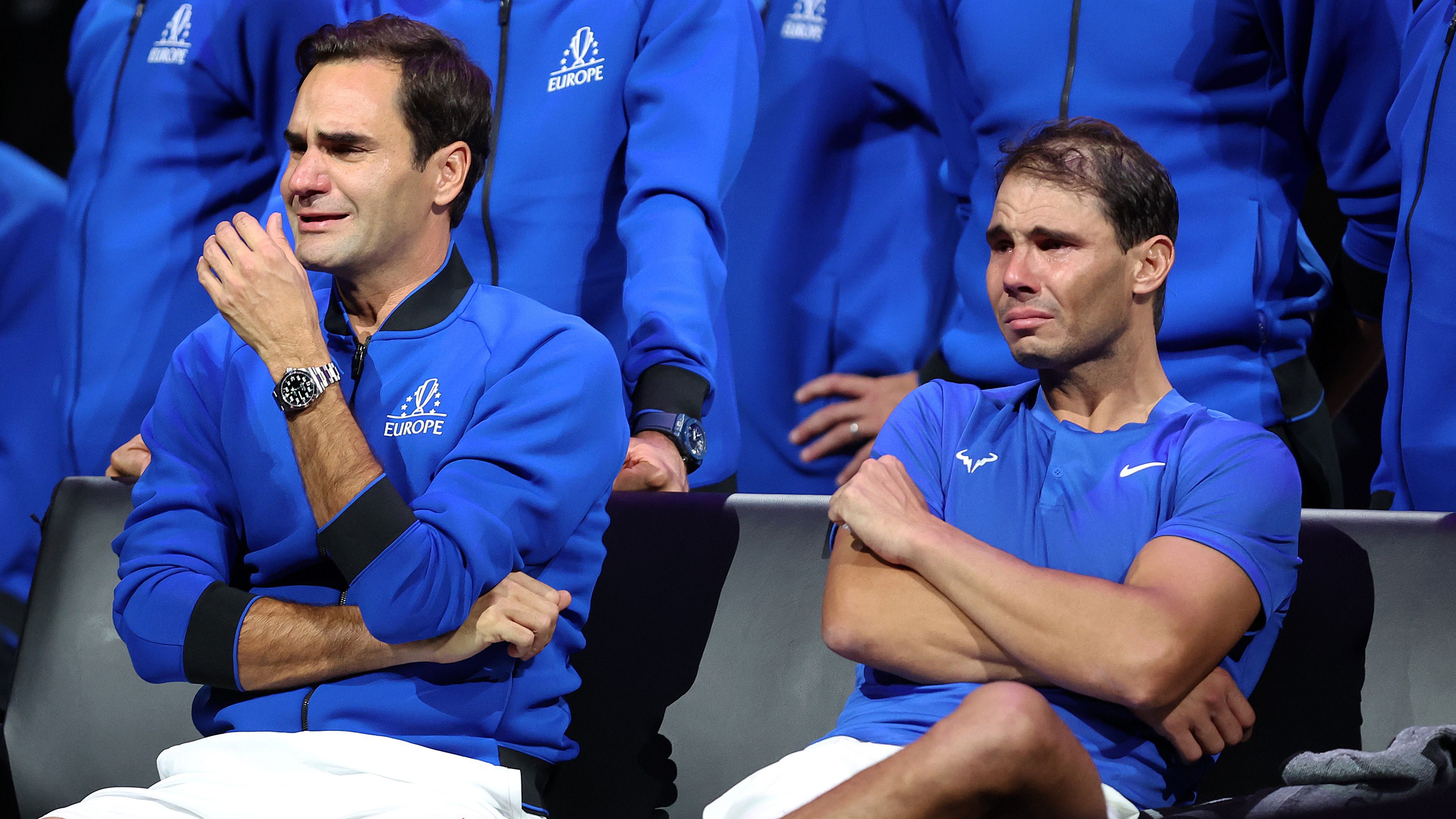 Egy férfinak sem kell szégyellnie, ha sír. Sőt: a férfikönnyek szexik (Federer és Nadal előbbi búcsúján, Fotó: GettyImages)