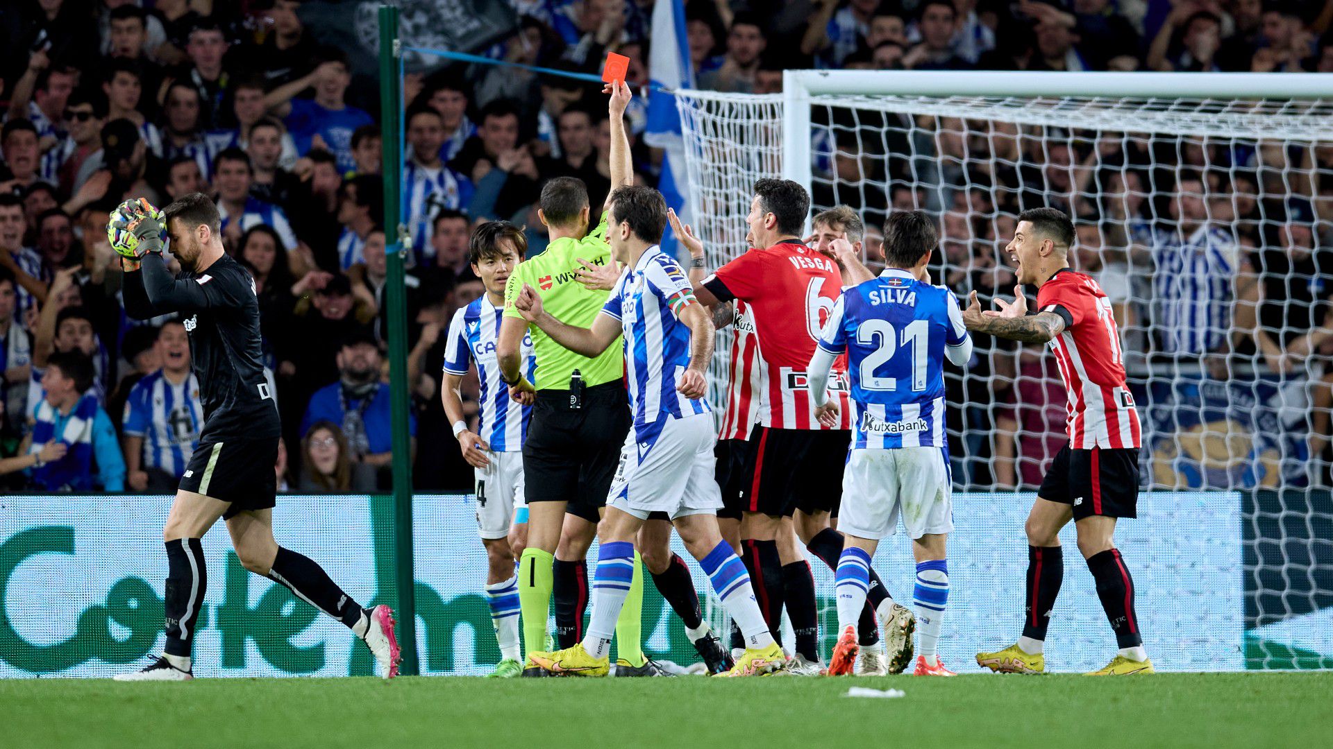 Négy gólt és egy piros lapot hozott a baszk rangadó, amelyen a Real Sociedad esélyt sem adott a Bilbaónak.