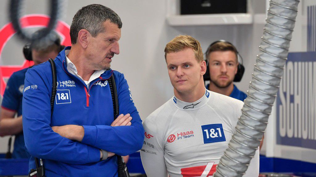 Steiner és  Schumacher: „Figyelj ide, Paci, most már fussál normálisan!”