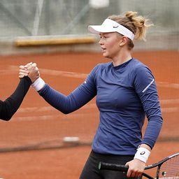 Bondár Svájcban, Piros Splitben veszített döntőt