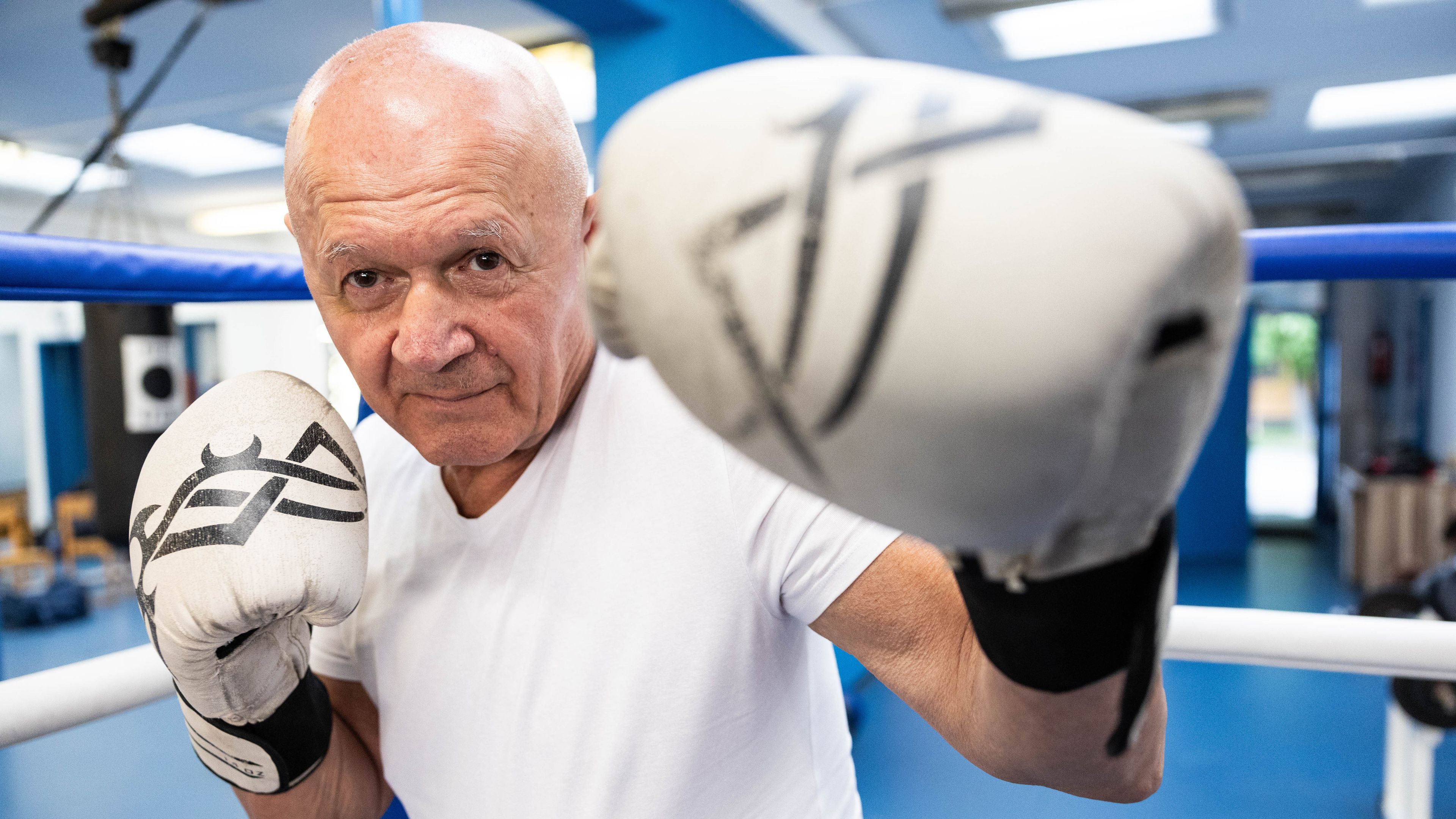 77 évesen száll ringbe Vinyó, a pofonosztó portás