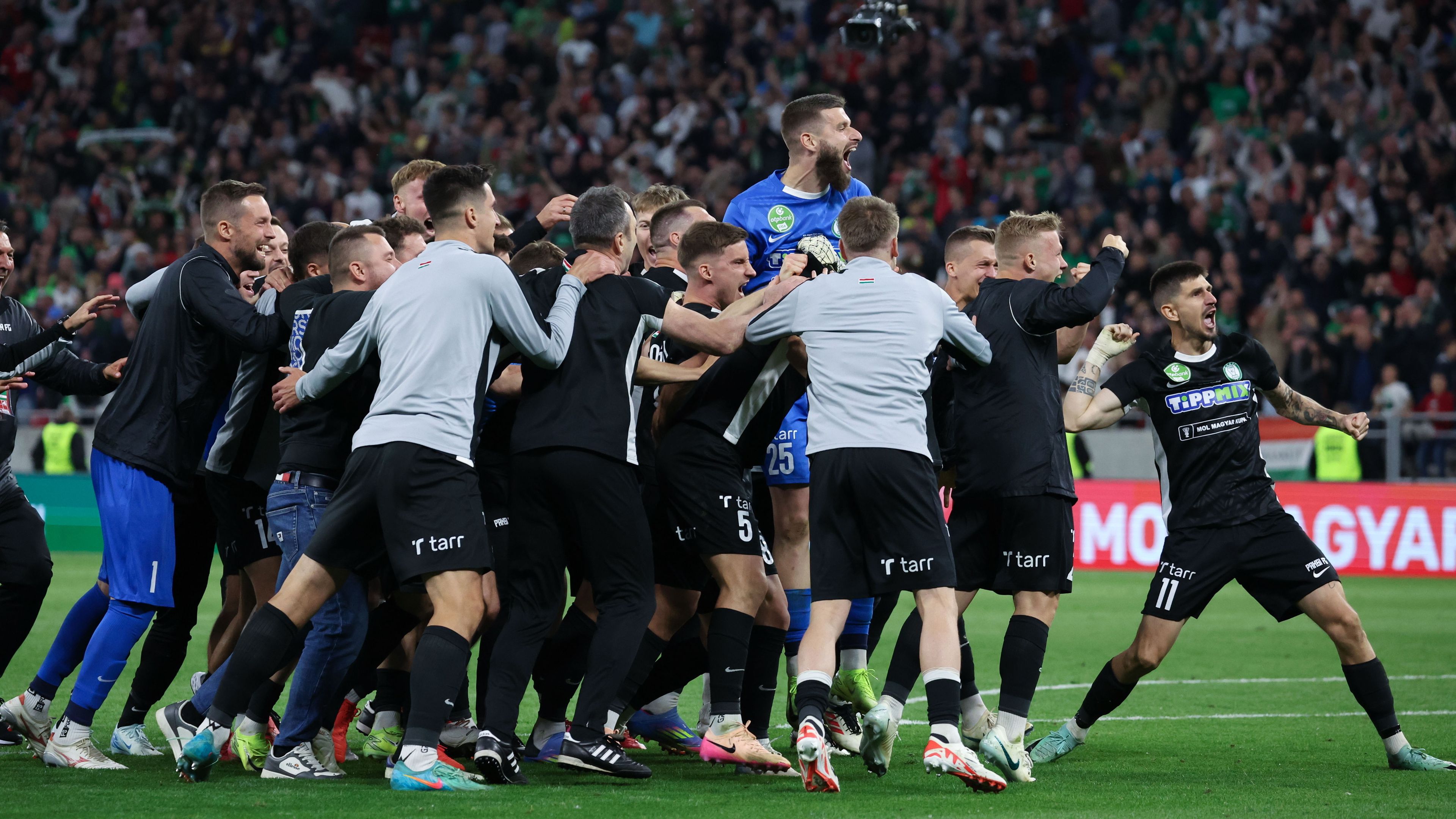 Ha Magyar Kupa, akkor Paks! A címvédő drámai csatában, büntetőkkel győzte le a Fradit