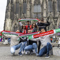„No Scotland, no party!” – zeng a dal Köln belvárosában, ahol egyre több magyar drukker bukkan fel