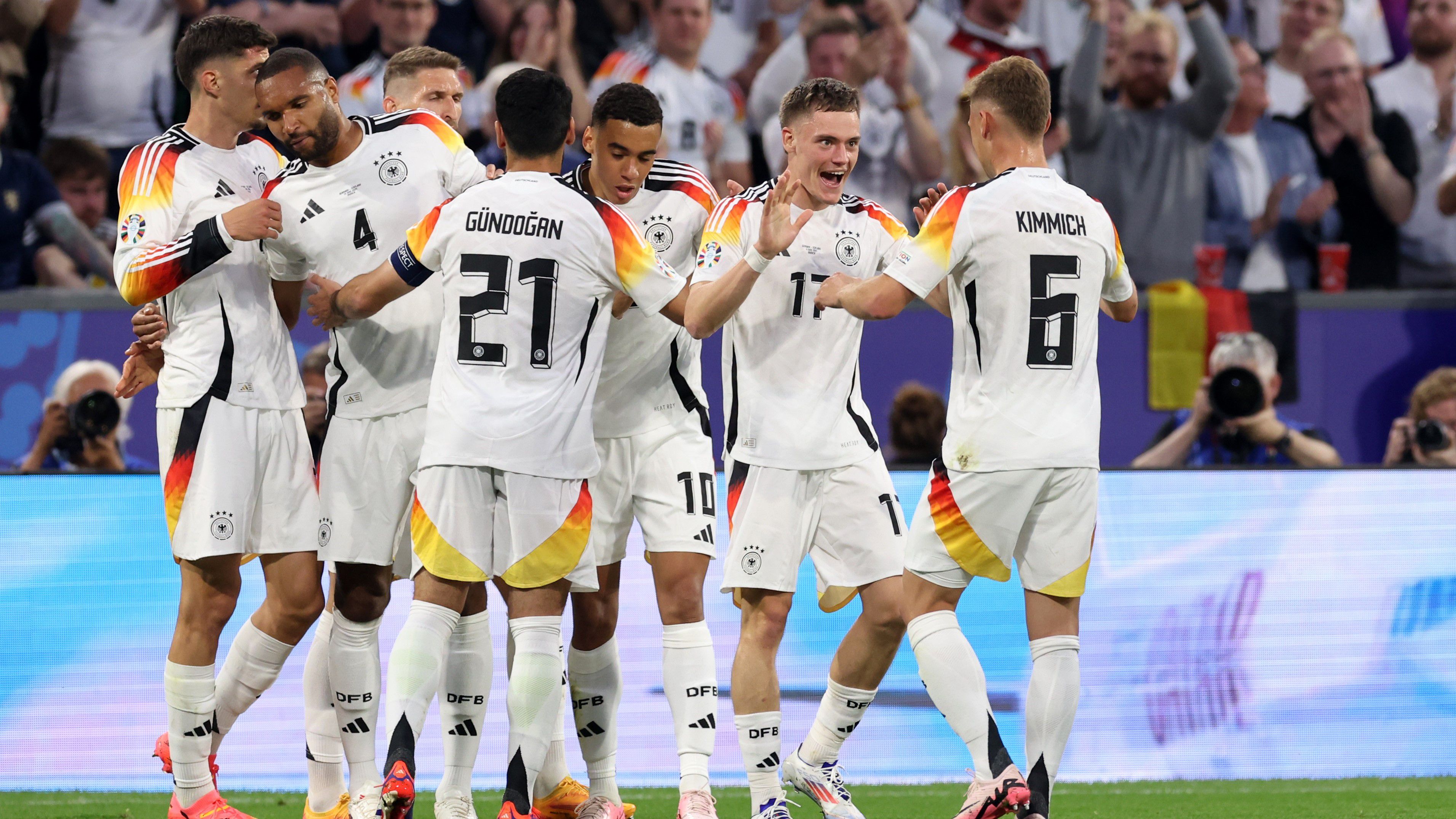 Öt szabályos gólnak is örülhettek a német játékosok, no és egy hatodiknak is, de utóbbit a játékvezető les miatt visszavonta. (Fotó: Getty Images)