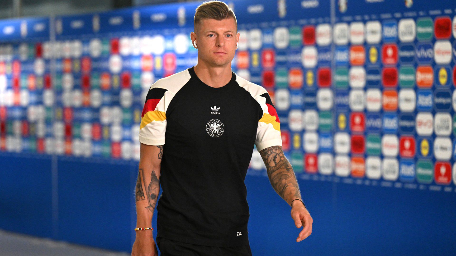 A visszatérő Toni Kroos itt, rutinos skótok ott – íme, az Eb nyitómérkőzésének kezdőcsapatai