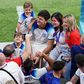 Ilyen még nem volt! Maguire édesanyja kiosztotta fia kritikusait