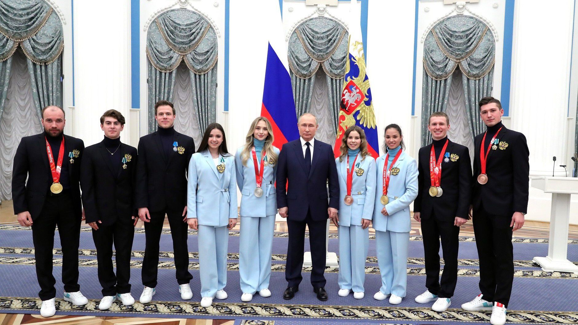 Mint minden rendes diktátor, Putyin is szeret eredményes sportolókkal parádézni (Fotó: Getty Images)